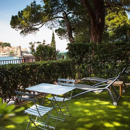 Le Relais Des Trois Mas Hotell 4*