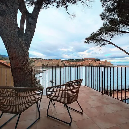 Hotel Le Relais Des Trois Mas 4*