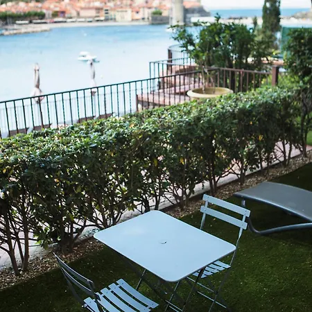 Le Relais Des Trois Mas Hotel 4*