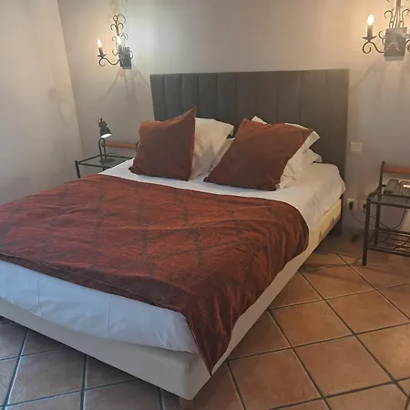 Le Relais Des Trois Mas