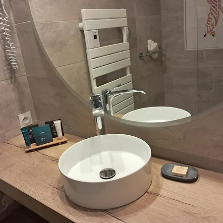 Le Relais Des Trois Mas فندق