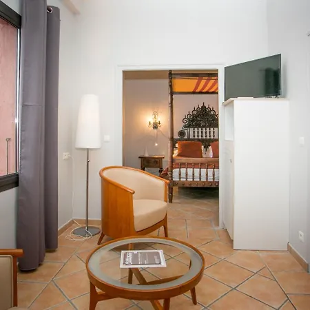 Le Relais Des Trois Mas فندق