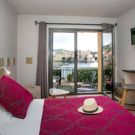 Le Relais Des Trois Mas فندق 4*