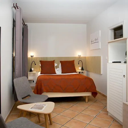 Le Relais Des Trois Mas فندق كولِيورْ