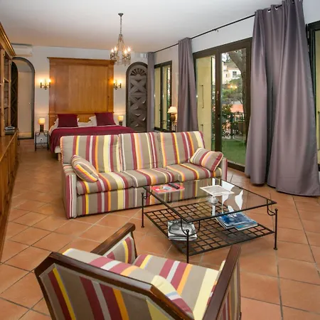 فندق Le Relais Des Trois Mas كولِيورْ