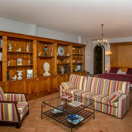 Le Relais Des Trois Mas فندق