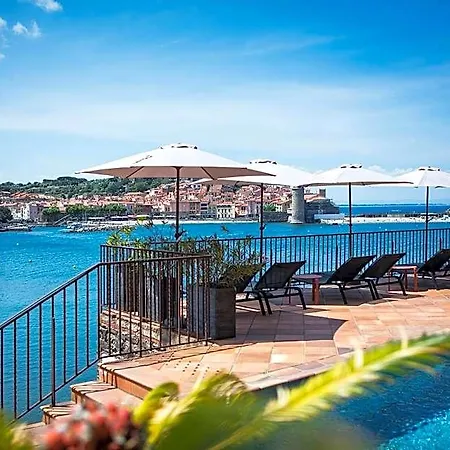 Hotel Le Relais Des Trois Mas 4*
