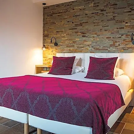 Hotel Le Relais Des Trois Mas 4*