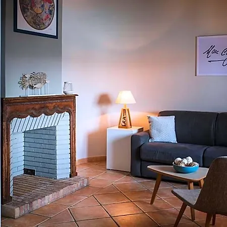 Отель Le Relais Des Trois Mas 4*
