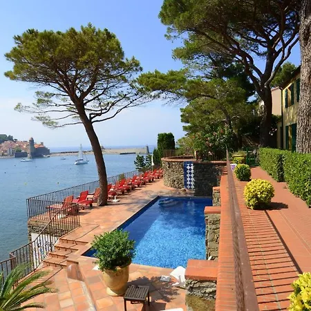 Le Relais Des Trois Mas Hotel 4*