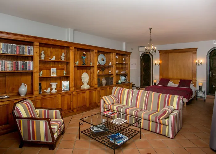 Le Relais Des Trois Mas Hotel